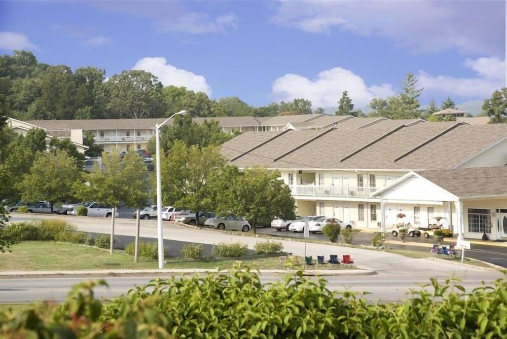 Honeysuckle Inn & Conference Center photo 68