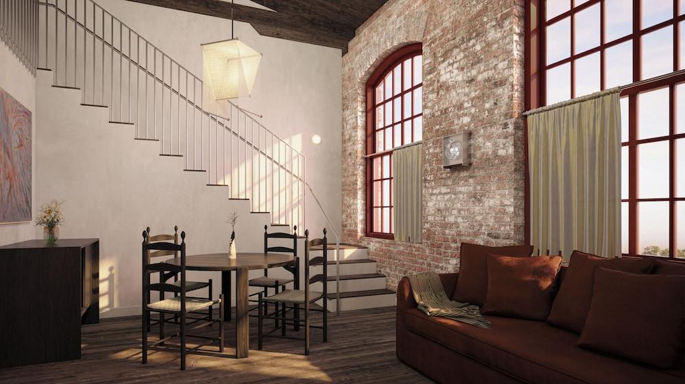 Pocketbook Hotel and Bath — hotel in Hudson