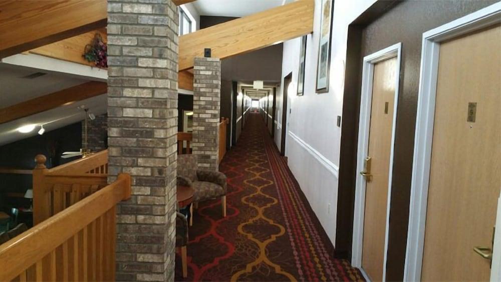 New Prague Inn & Suites photo 19