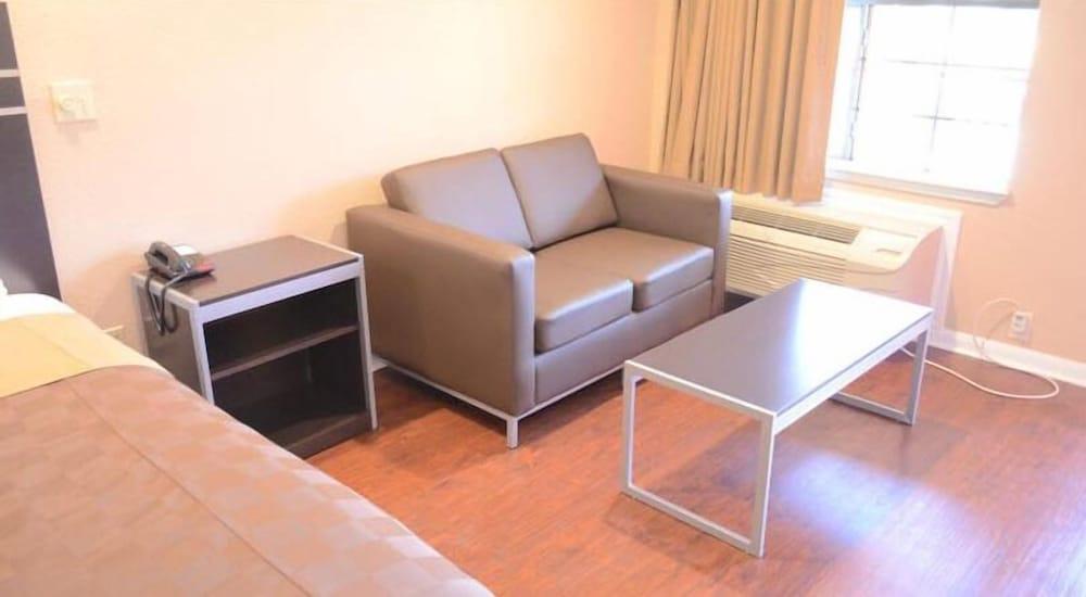 Regency Inn photo 14
