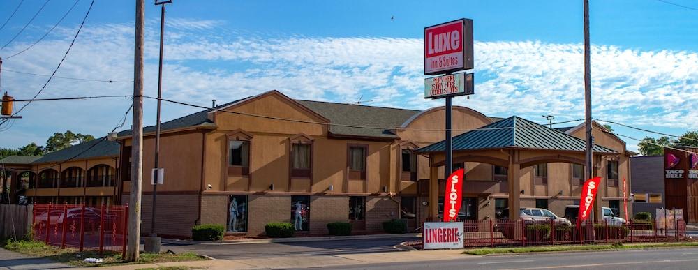 Luxe Inn and Suites photo 1