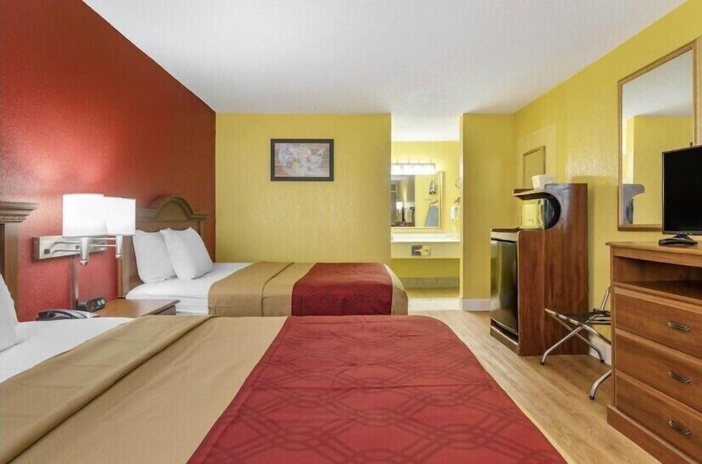 Travelers Inn Douglas By OYO US-441 photo 18
