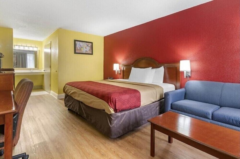 Travelers Inn Douglas By OYO US-441 photo 23