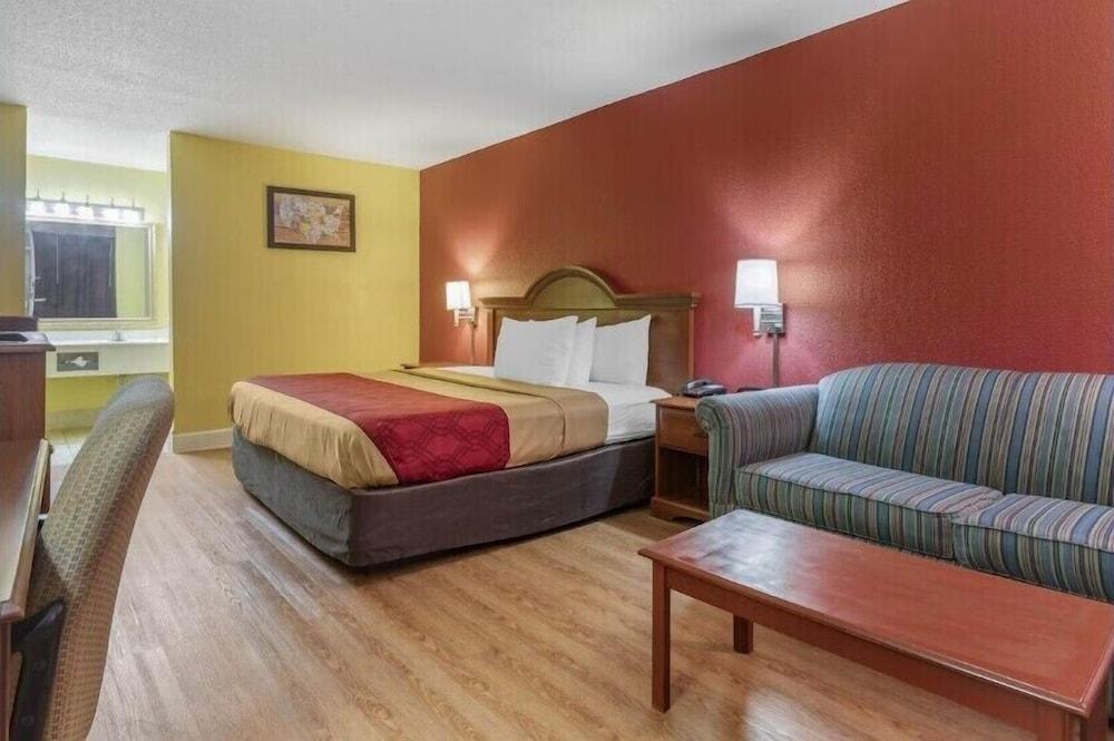 Travelers Inn Douglas By OYO US-441 photo 24