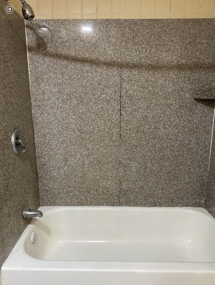 Regency Inn photo 10