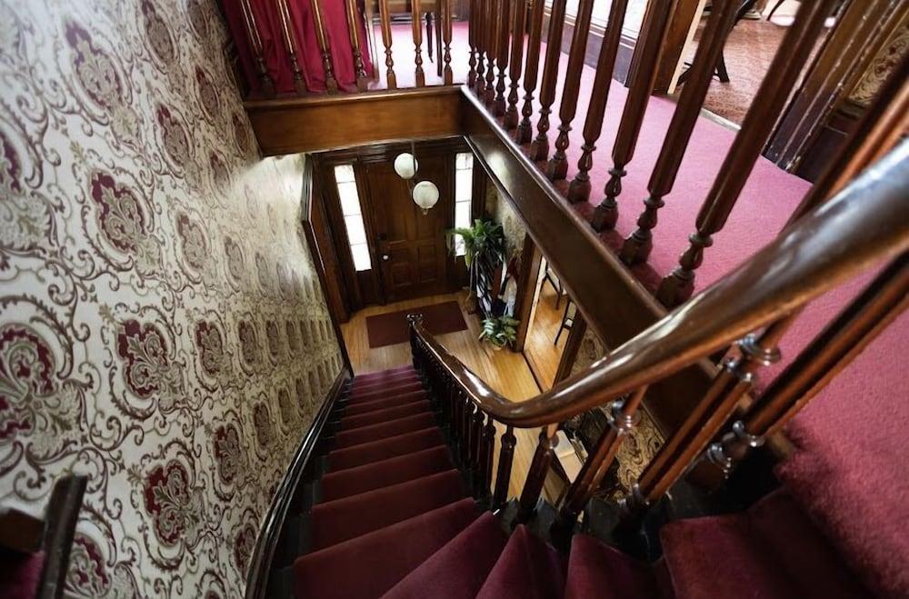 Iron Amethyst Inn   Boutique Hotel photo 11