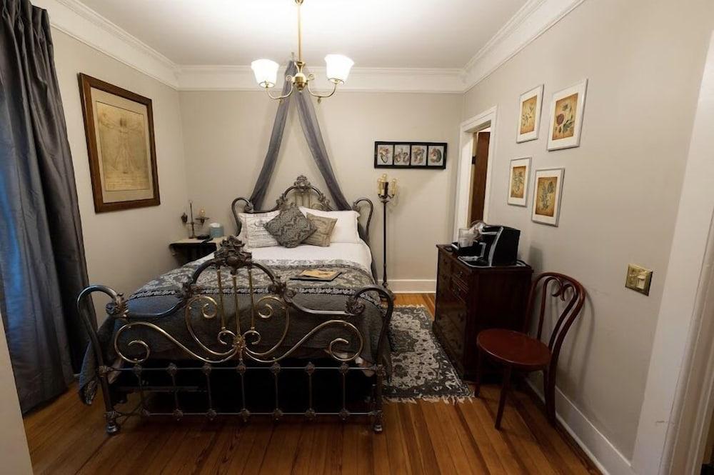 Iron Amethyst Inn   Boutique Hotel photo 7