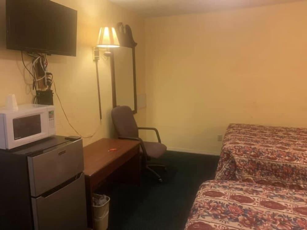 Economy INN poteau photo 4