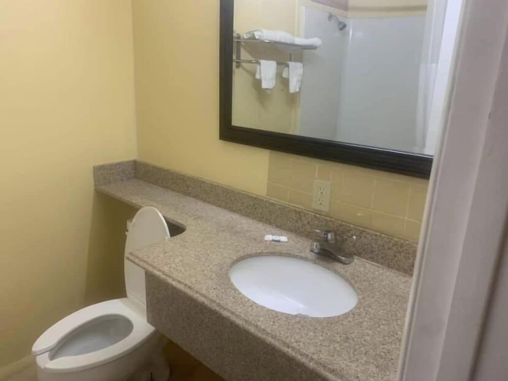 Economy INN poteau photo 5