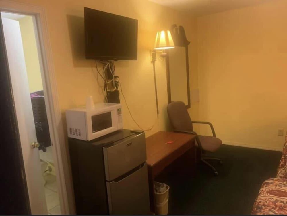 Economy INN poteau photo 2