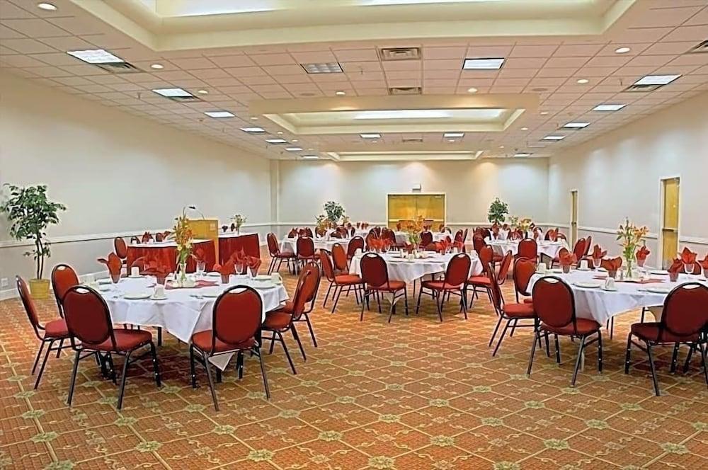 Ramada by Wyndham Boise photo 25