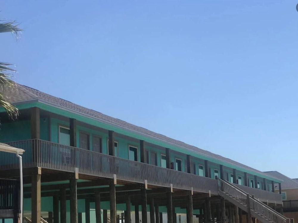 The 409 Bolivar Beach Hotel photo 12