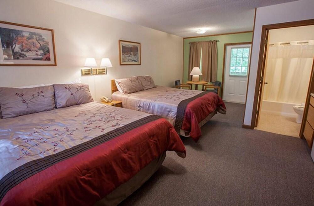 Maggie Valley Creekside Lodge photo 20