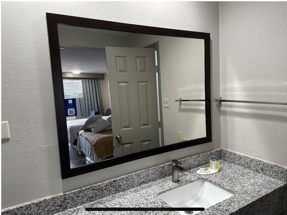 Days Inn by Wyndham Ruston LA photo 3