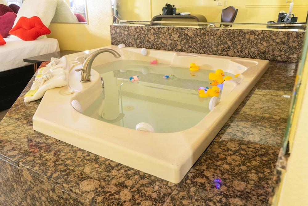Luxe Inn and Suites photo 18