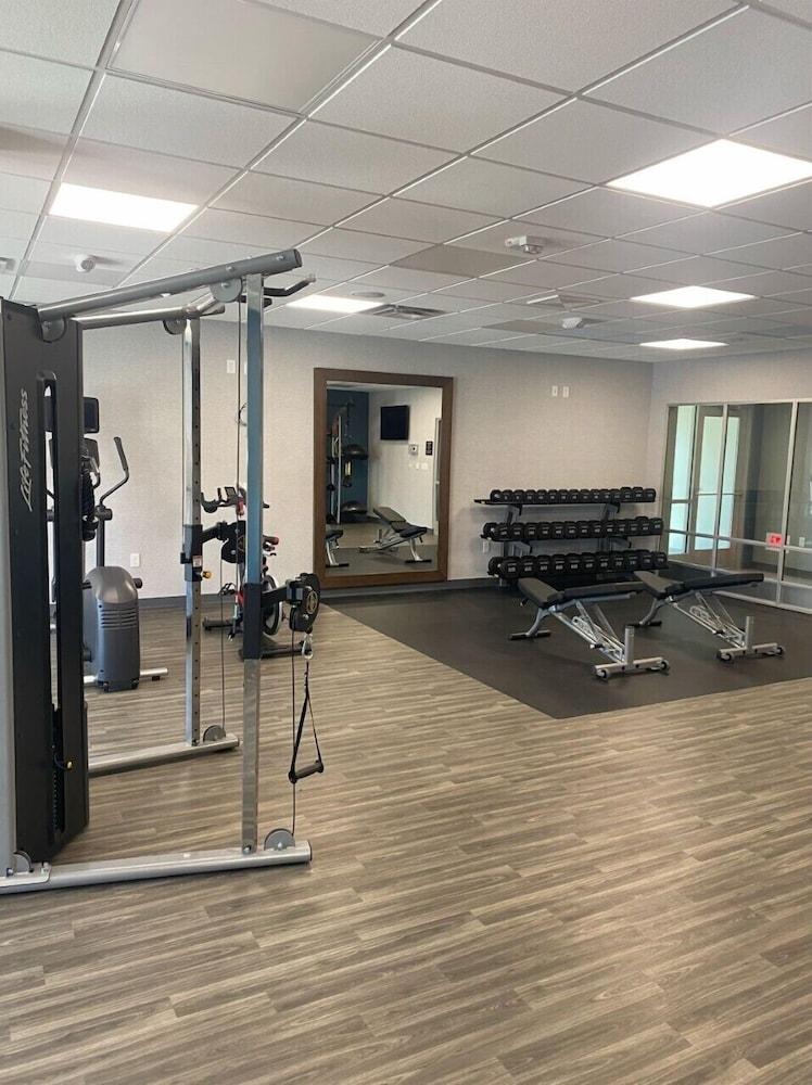 Hampton Inn Glendale Milwaukee, WI photo 12