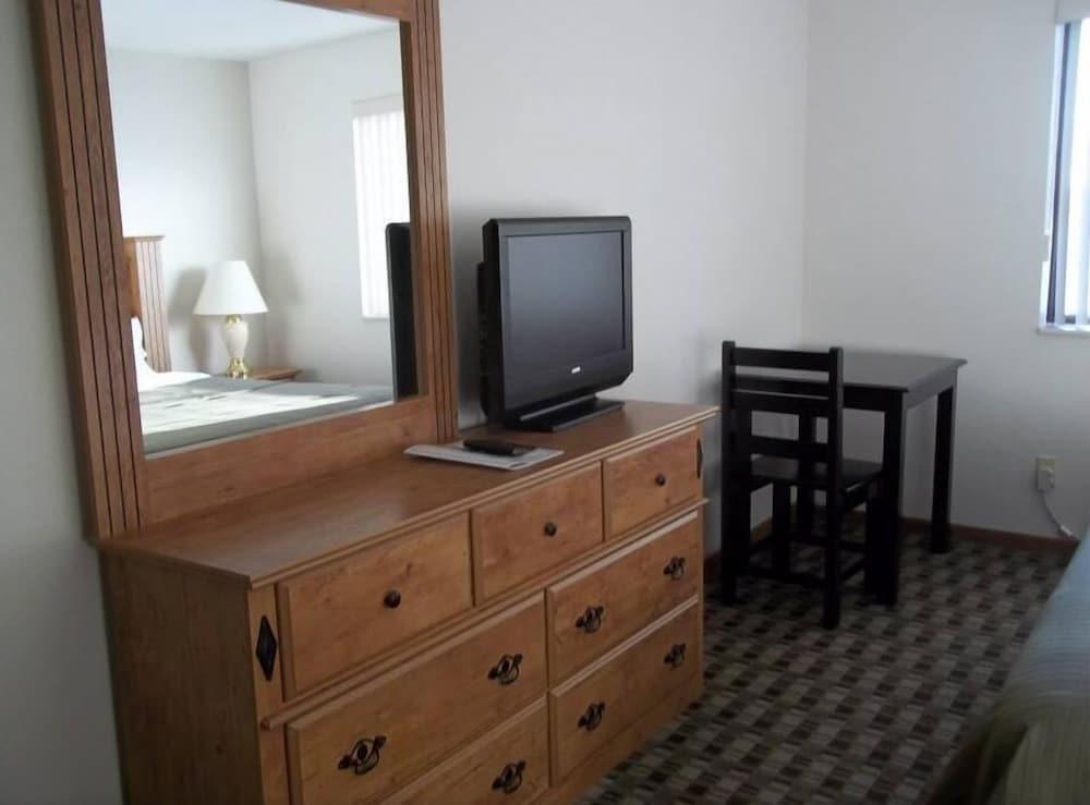 Burke Inn Motel & Suites photo 11