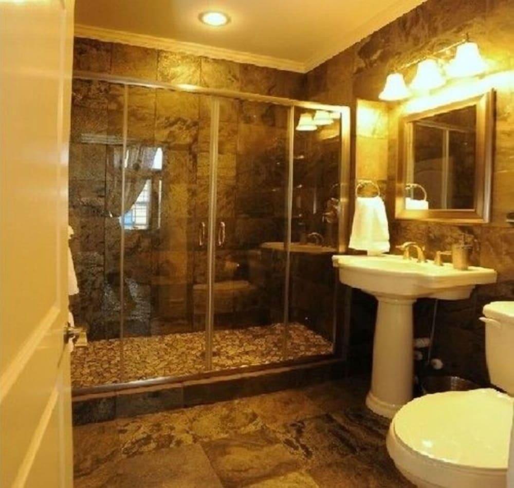 Hamilton House Inn photo 47