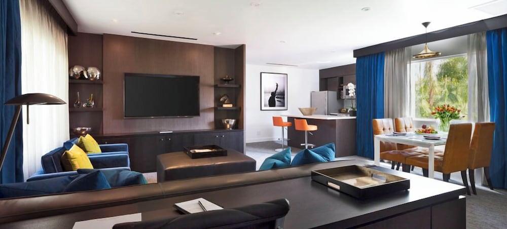 Sunset Marquis photo 28