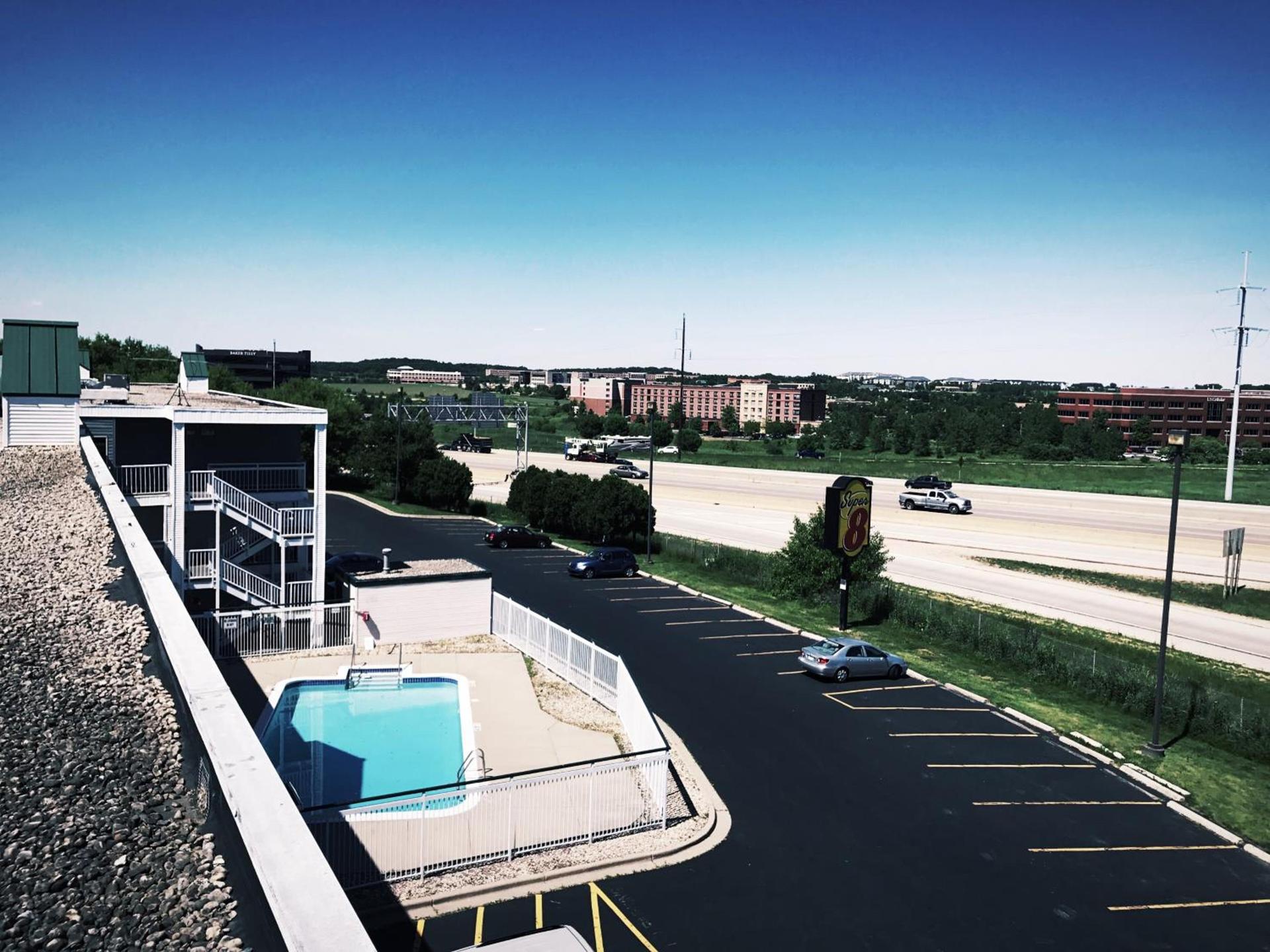 Super 8 by Wyndham Madison East photo 42