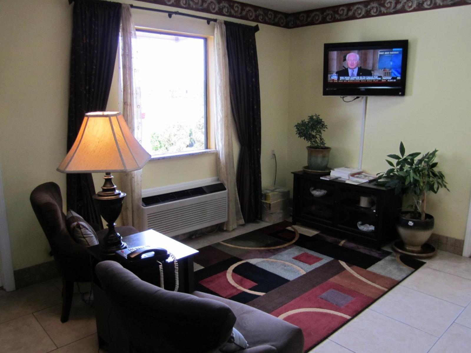 Western Inn & Suites photo 8