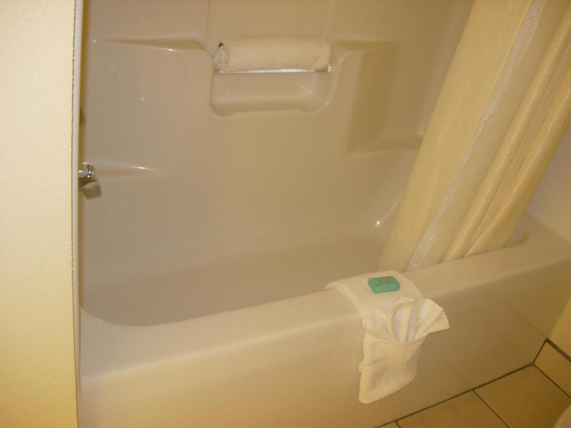 Western Inn & Suites photo 17