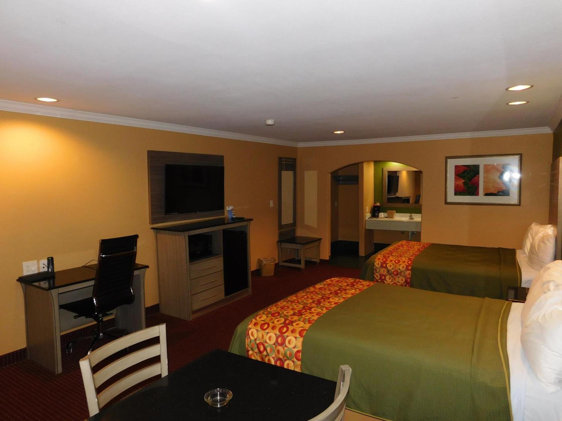 Regency Inn & Suites Beaumont photo 11