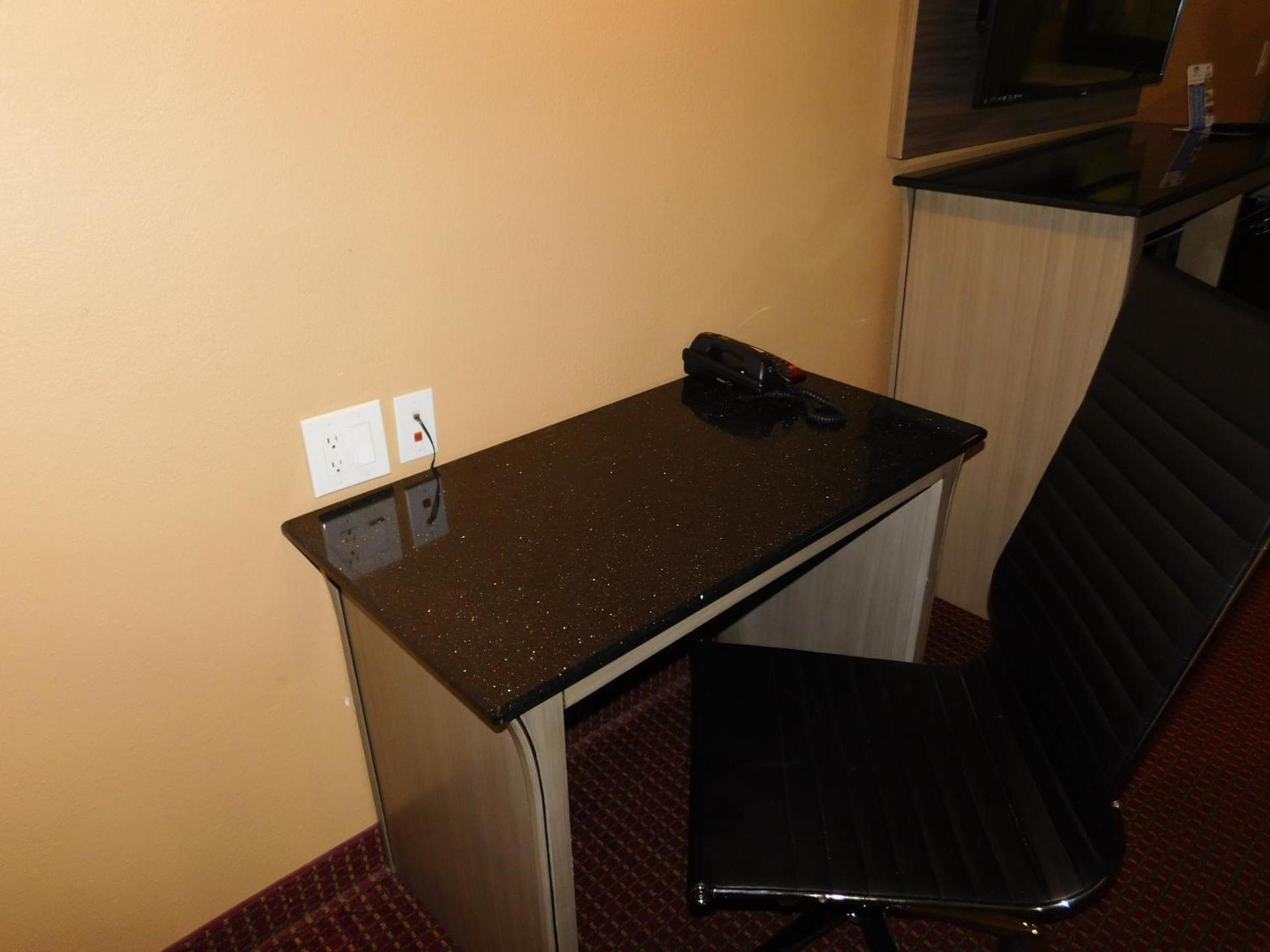 Regency Inn & Suites Beaumont photo 21