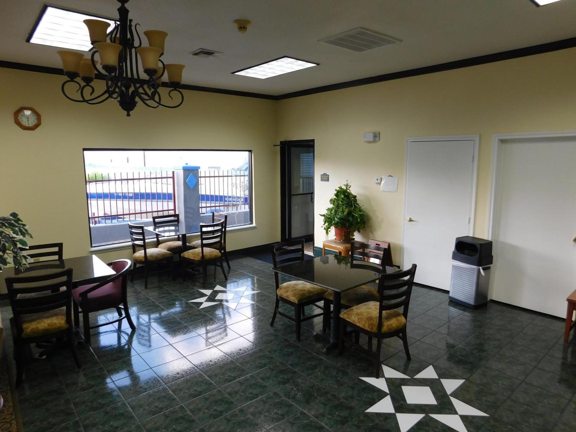 Regency Inn & Suites Beaumont photo 16