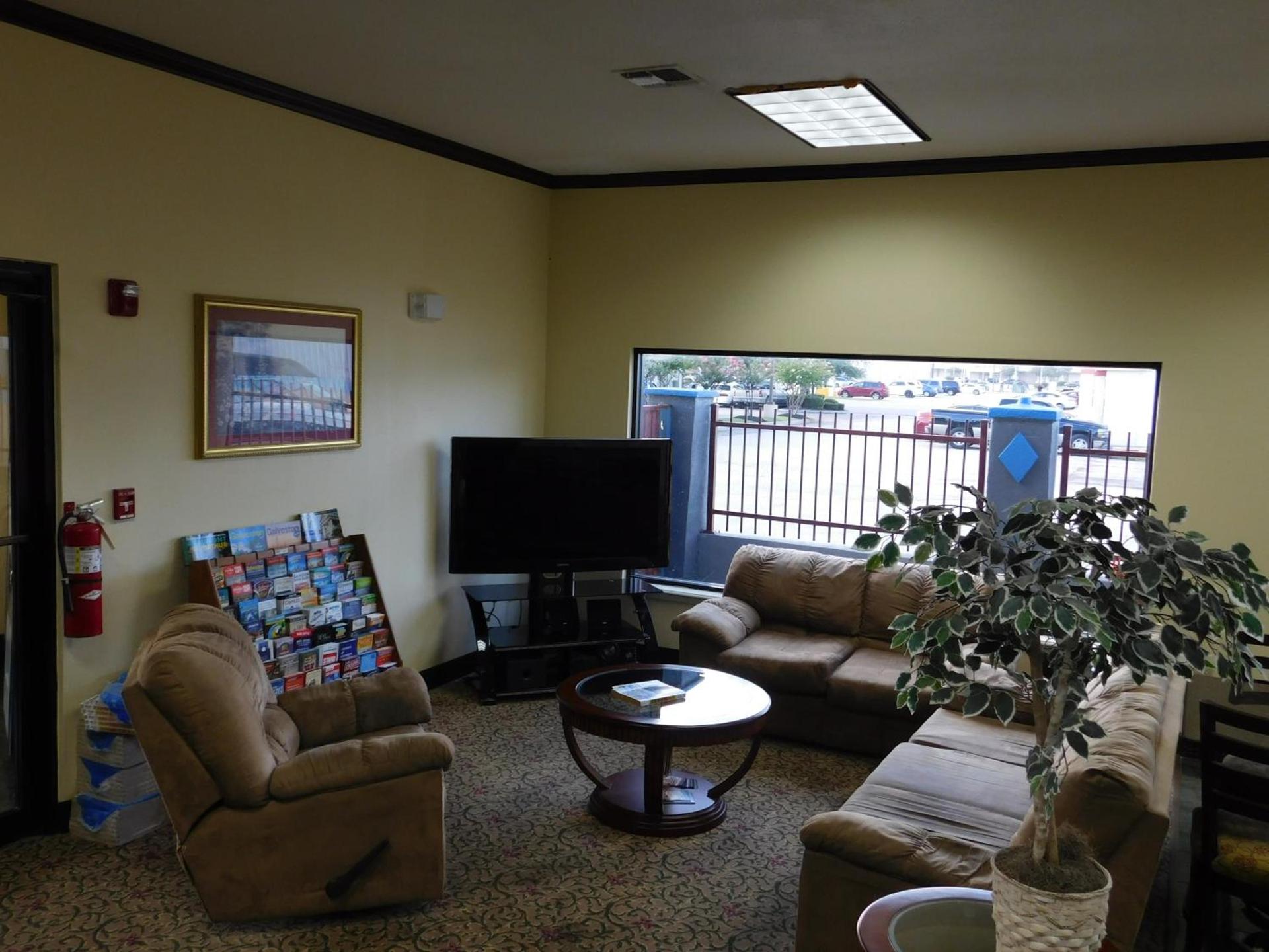 Regency Inn & Suites Beaumont photo 13