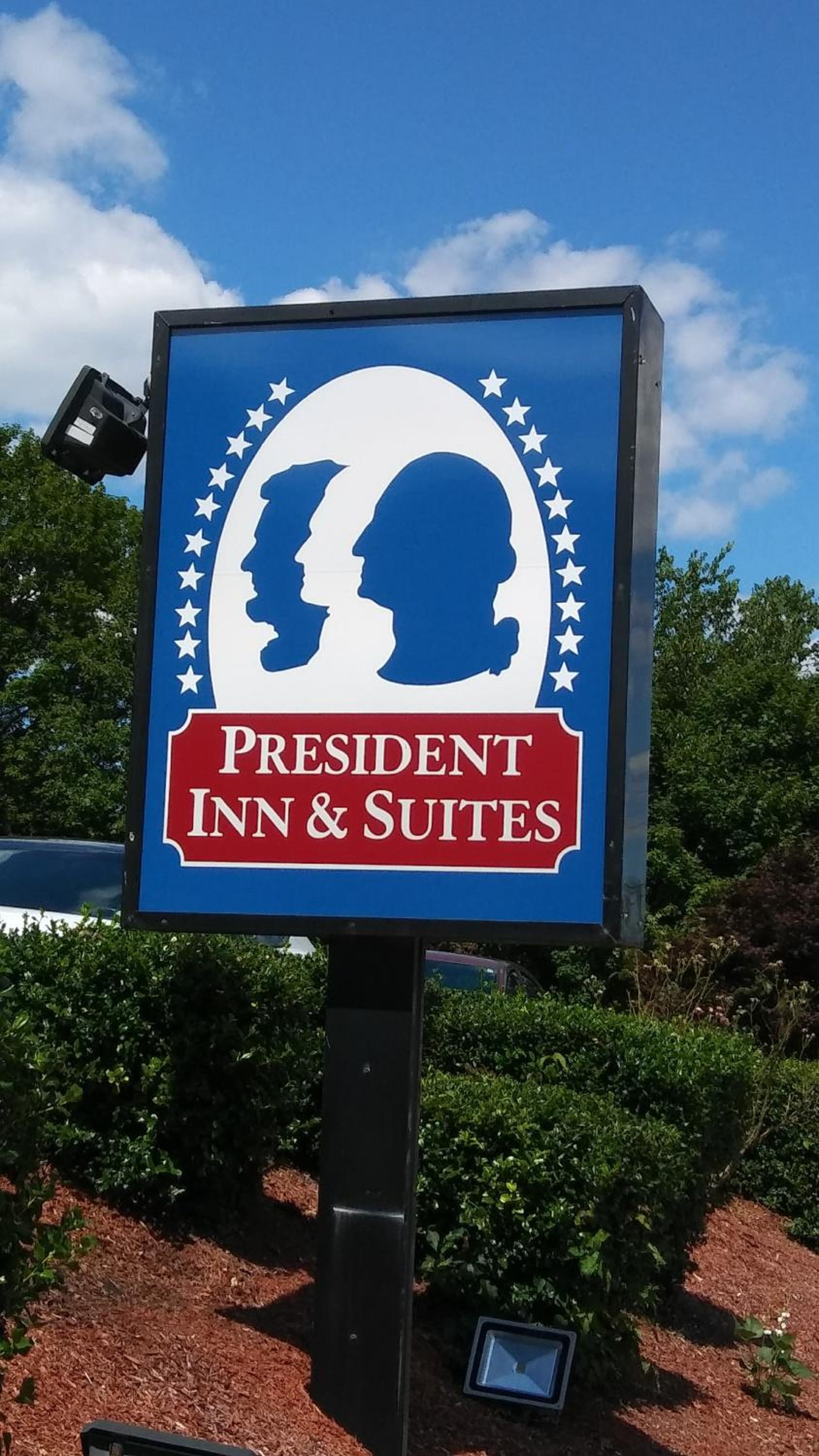 President Inn & Suites photo 14