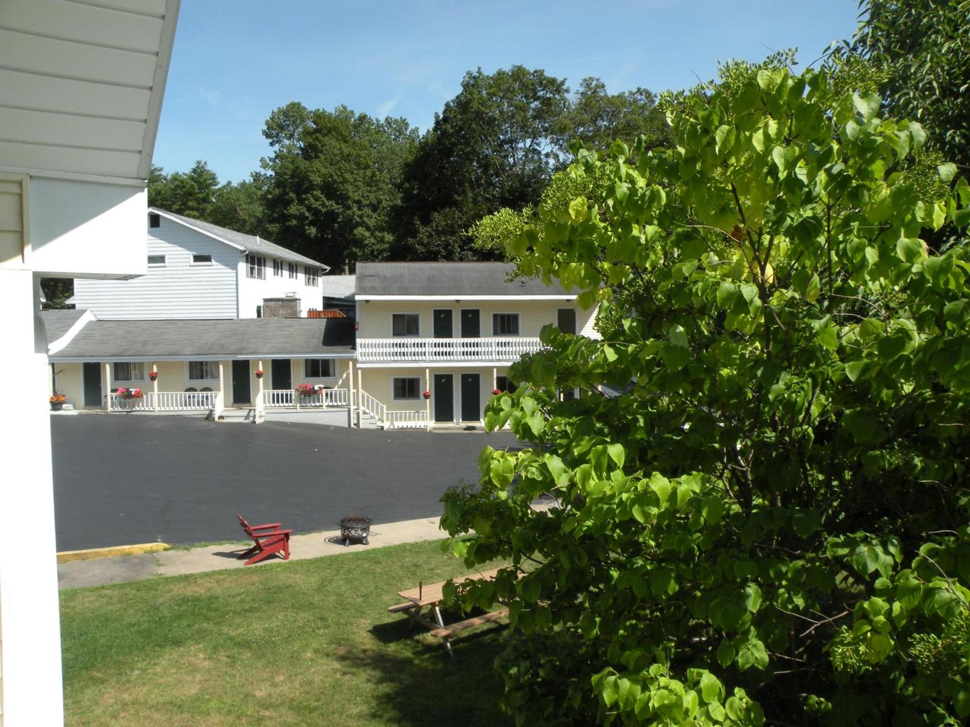 Green Acre Motel photo 43