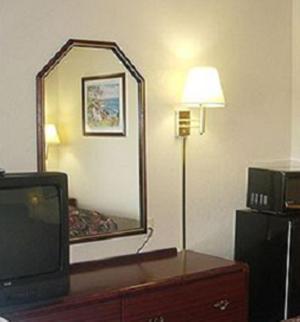 Western Inn & Suites photo 10