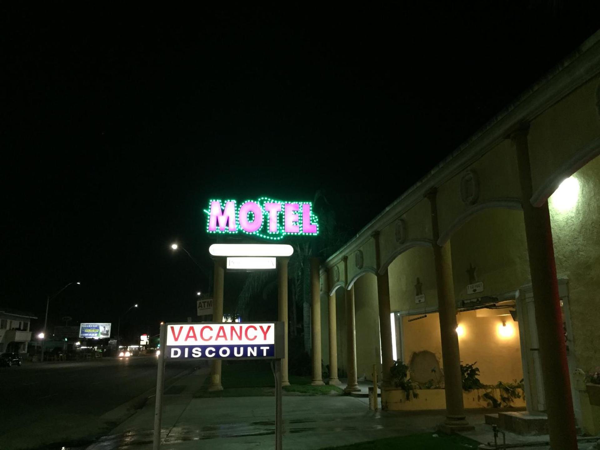 Colonial Pool & Spa Motel photo 4