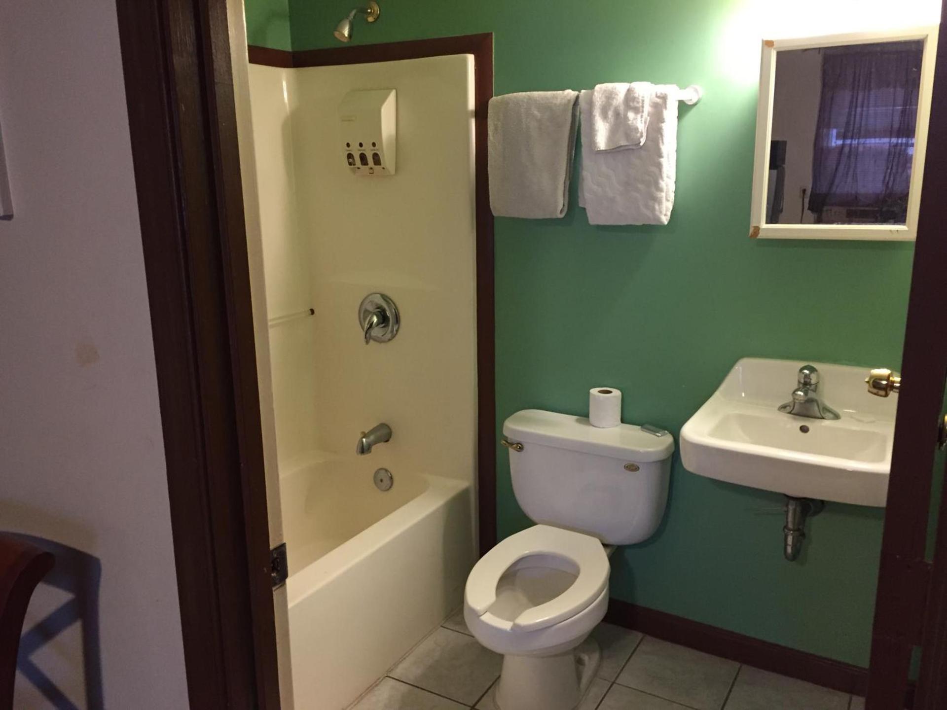 Colony inn motel photo 15