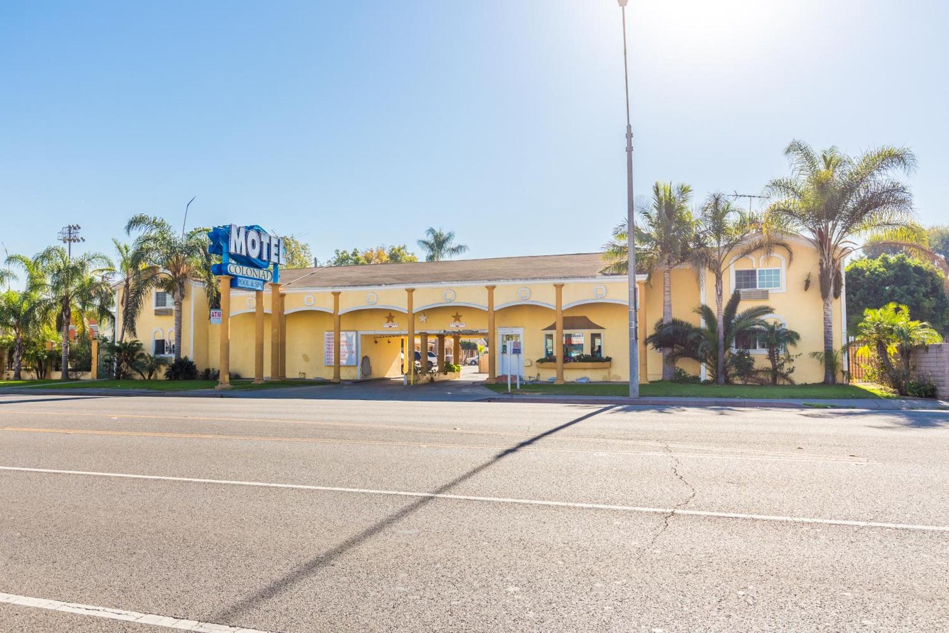 Colonial Pool & Spa Motel photo 2