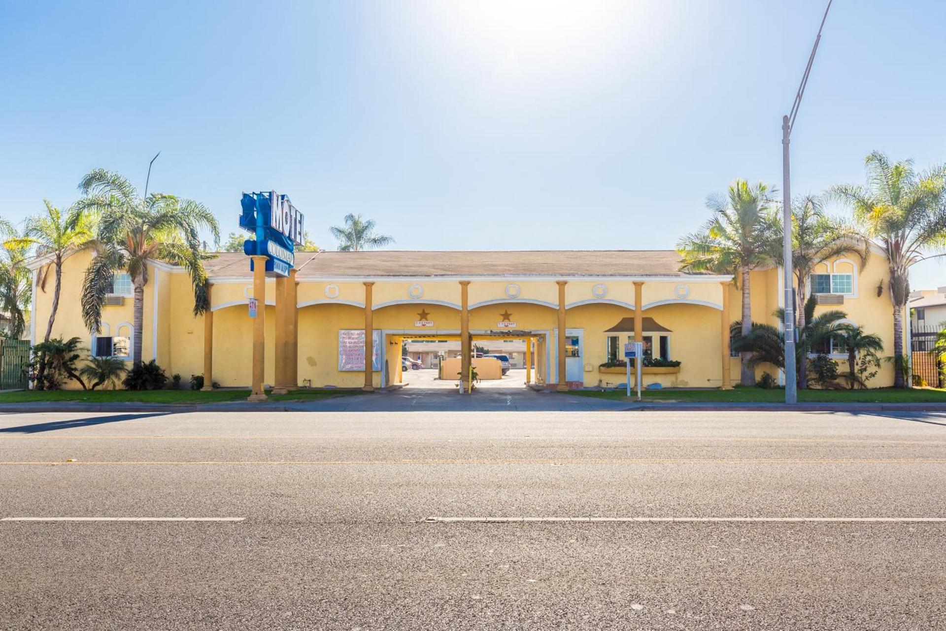 Colonial Pool & Spa Motel photo 21