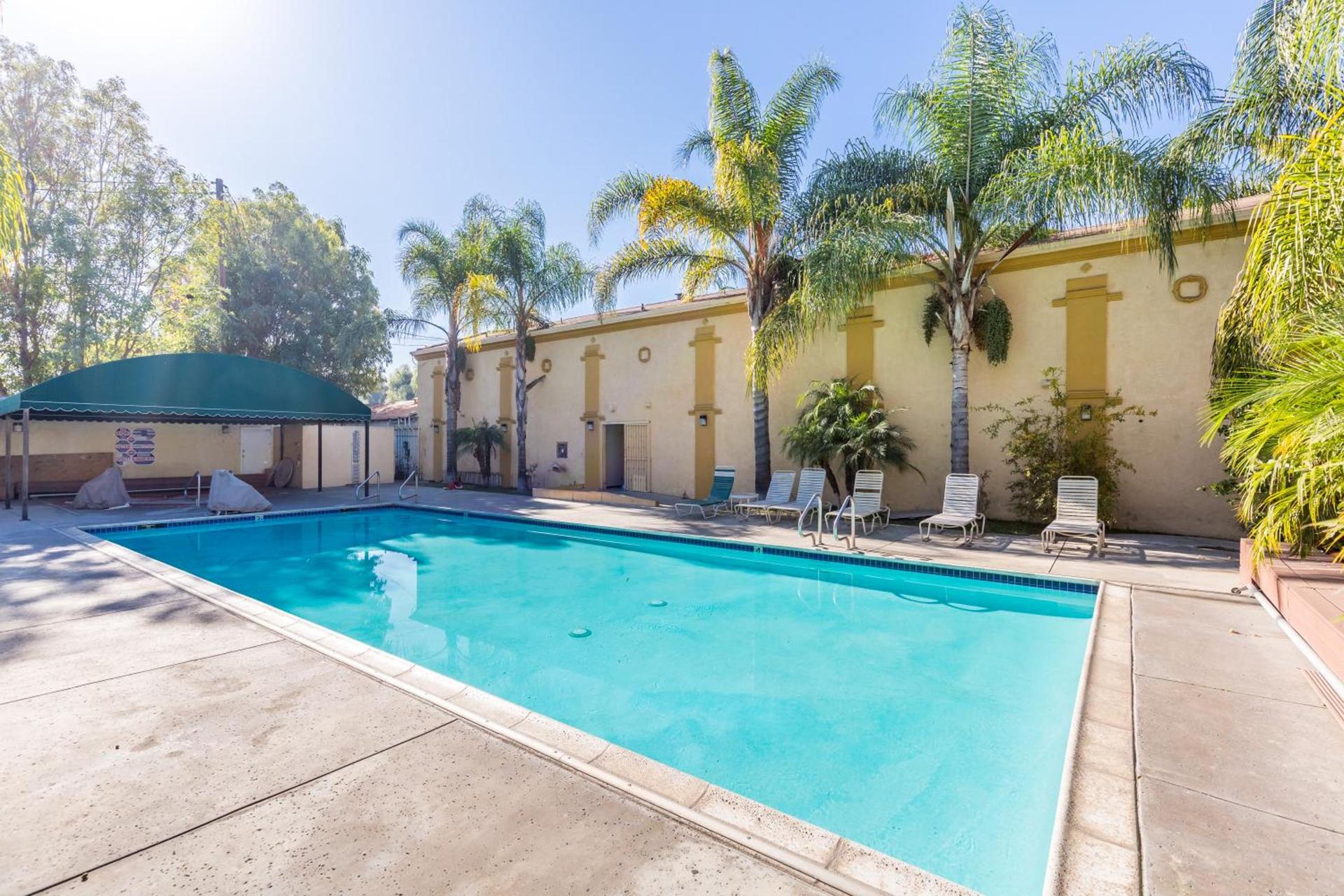 Colonial Pool & Spa Motel photo 18