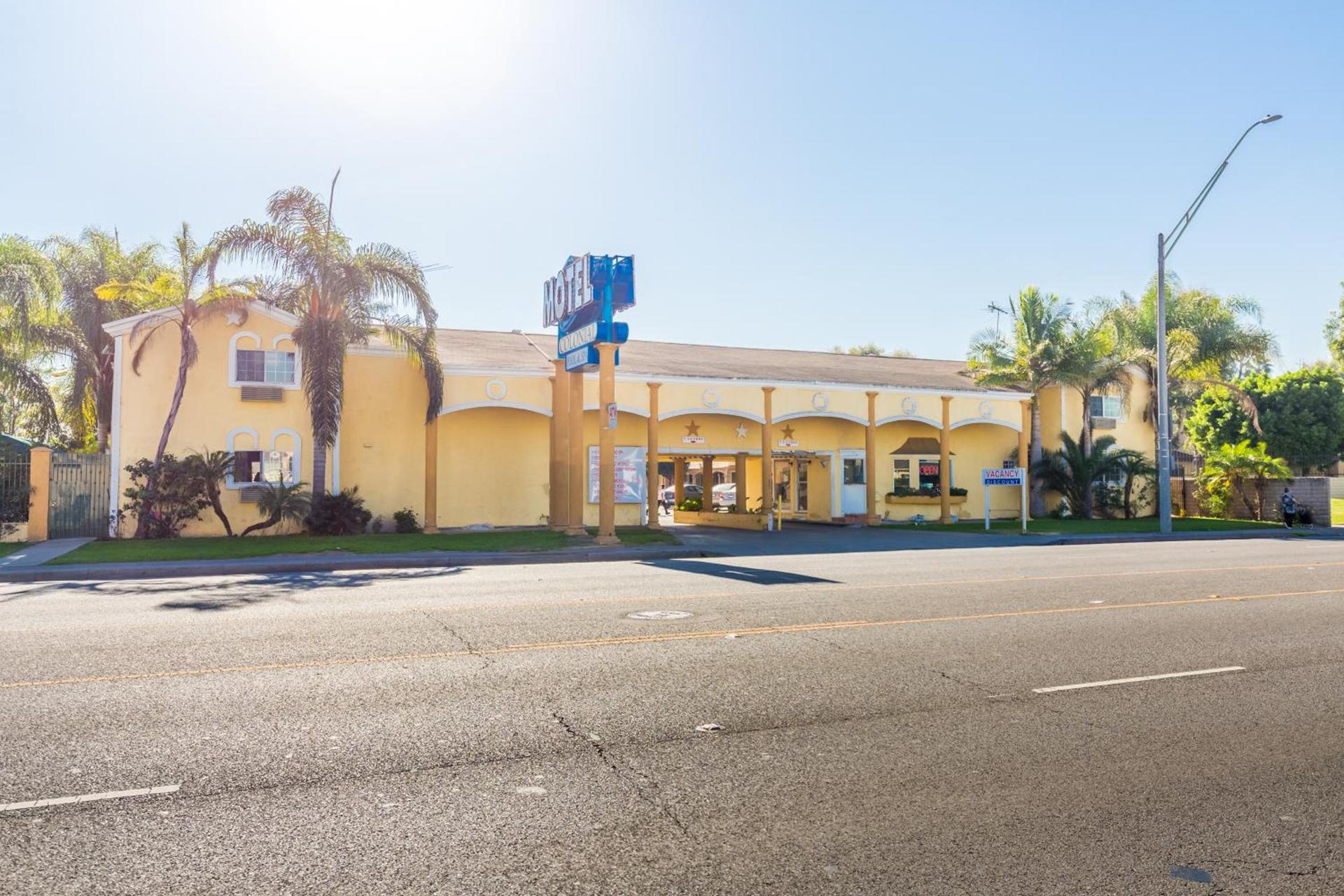 Colonial Pool & Spa Motel photo 3
