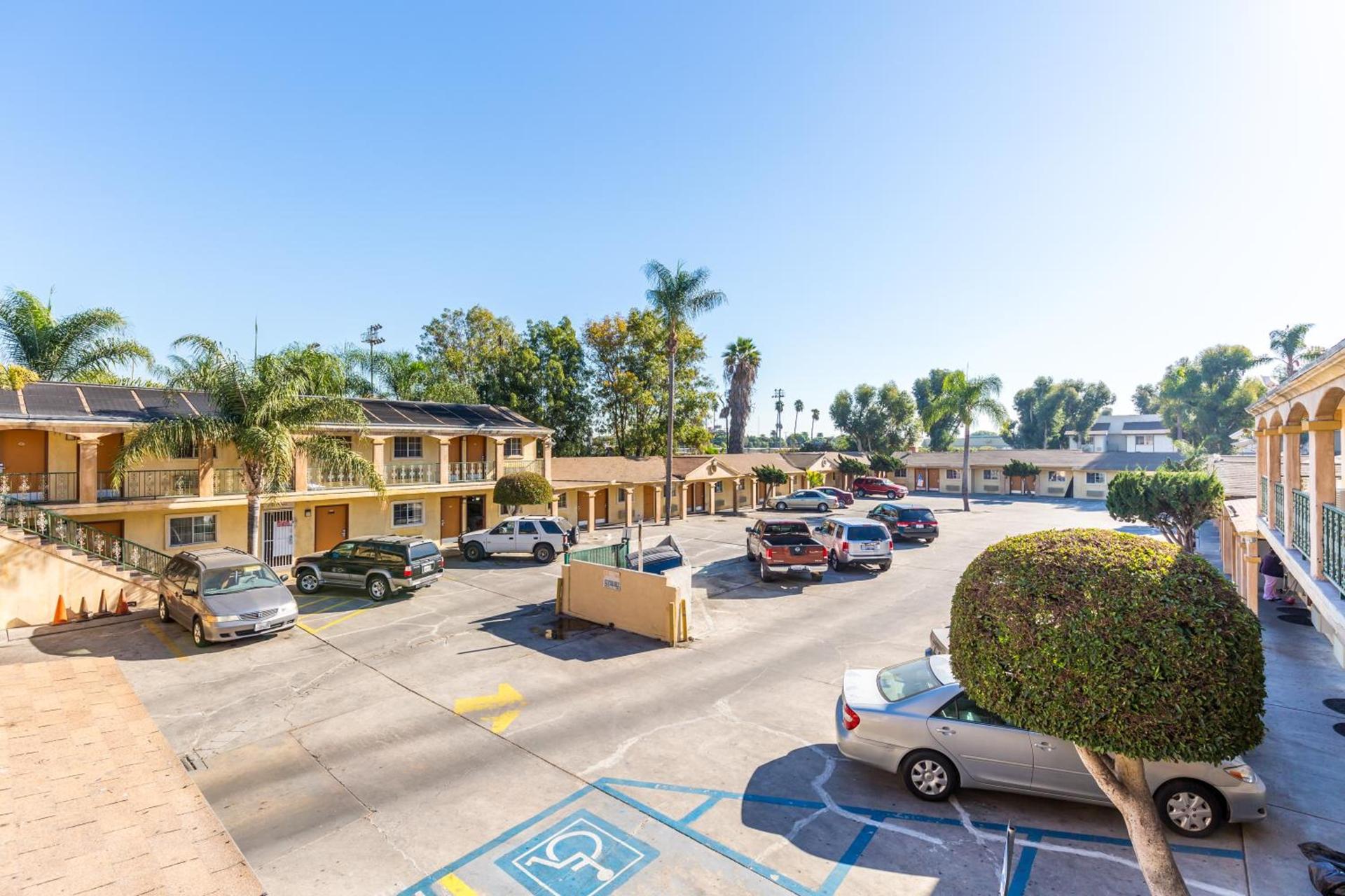 Colonial Pool & Spa Motel photo 24
