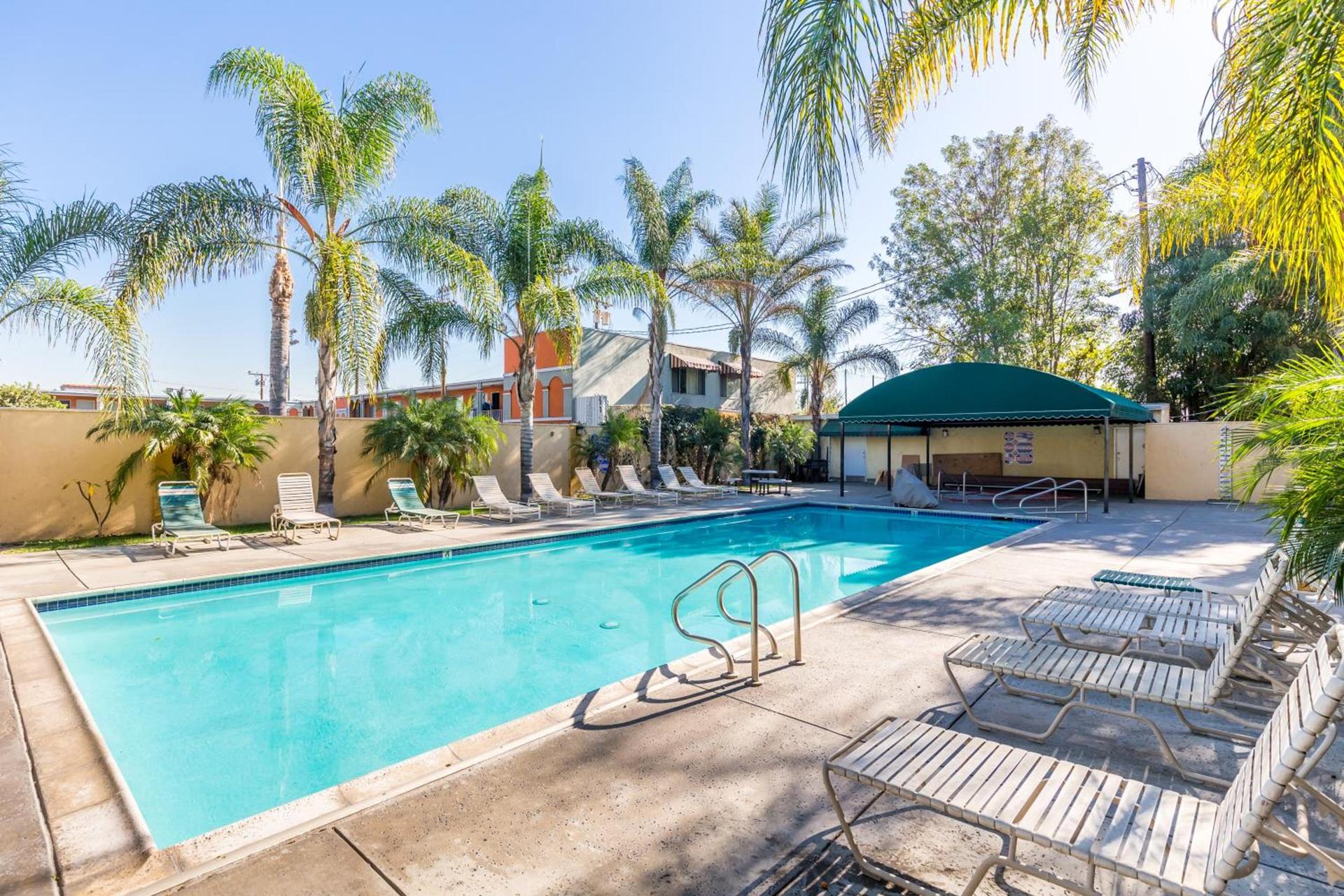 Colonial Pool & Spa Motel photo 23