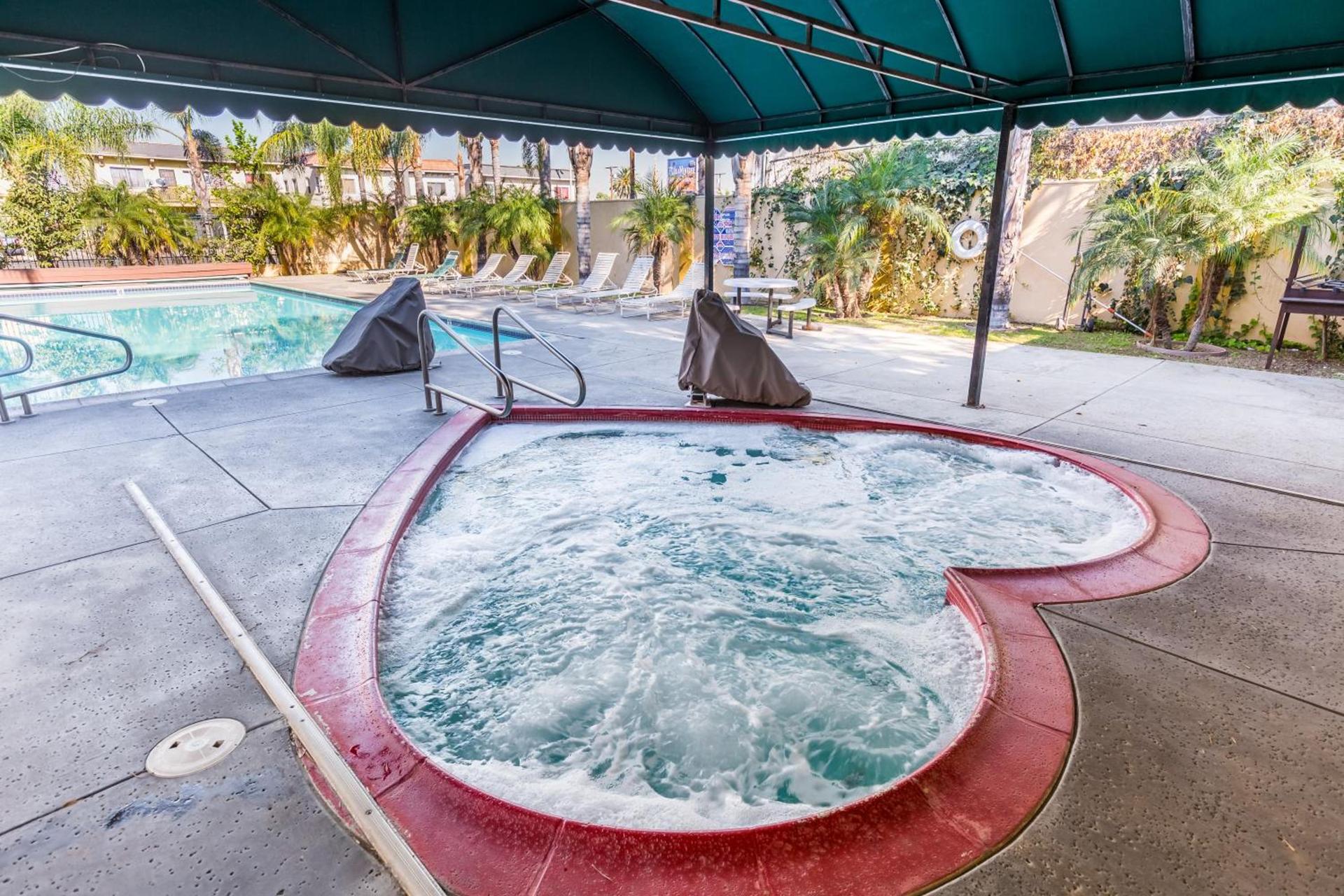 Colonial Pool & Spa Motel photo 20