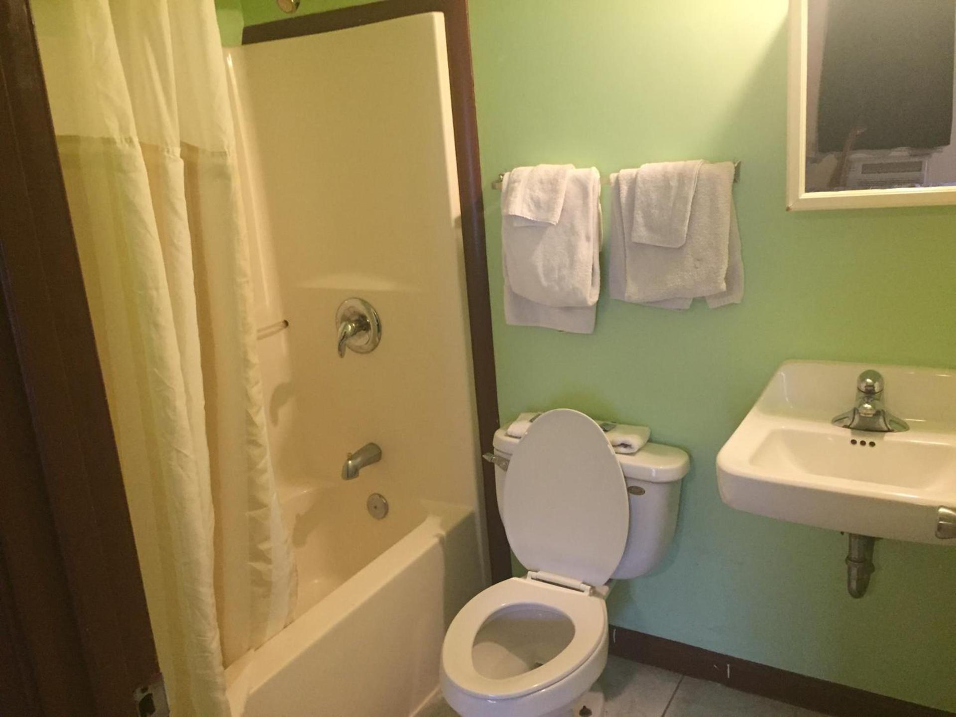 Colony inn motel photo 16