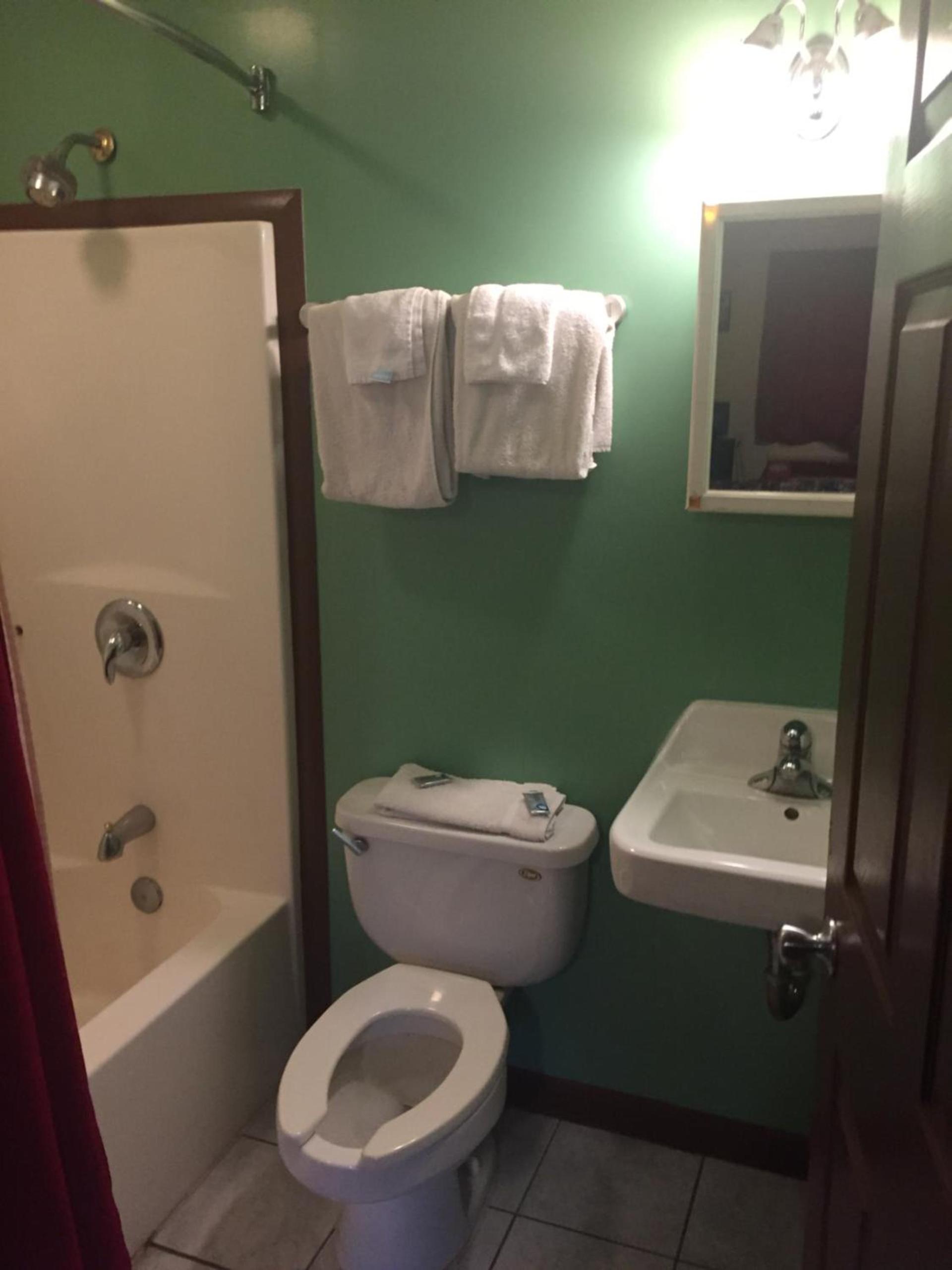 Colony inn motel photo 17