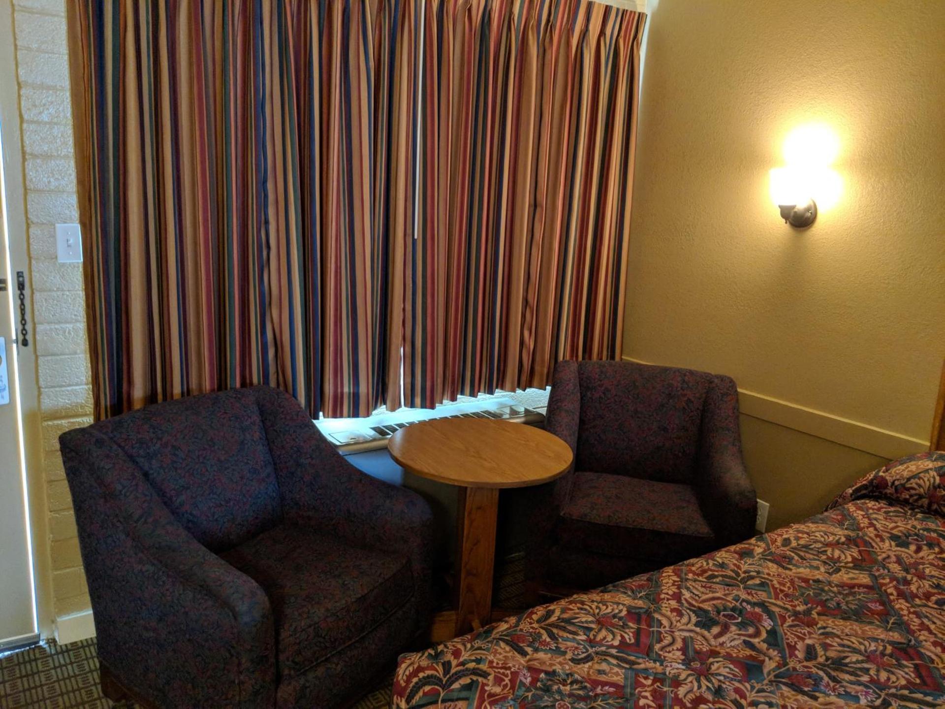 Economy Inn Elko photo 10