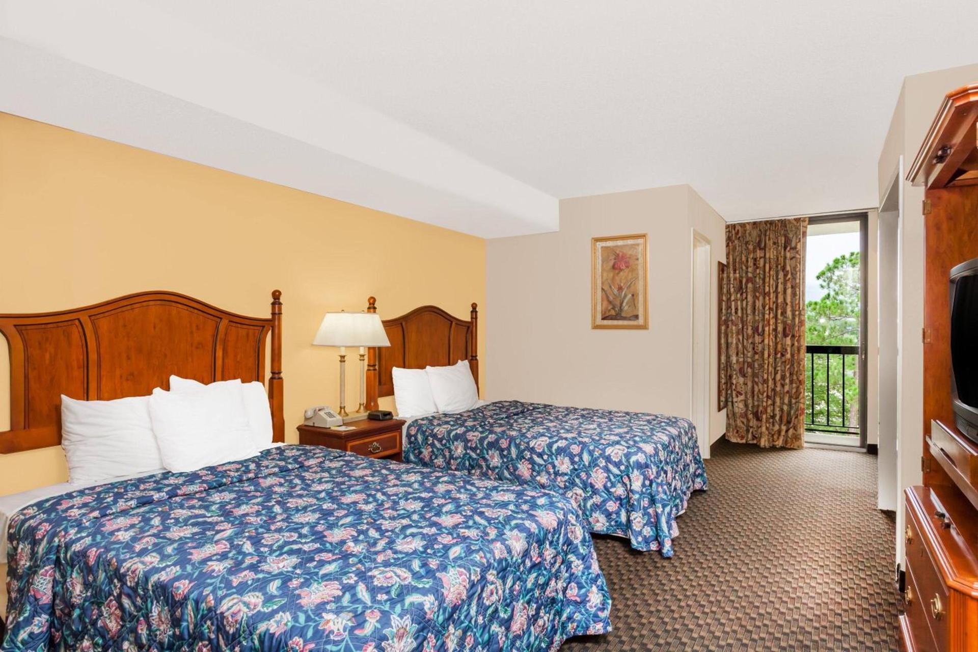 Days Inn & Suites by Wyndham SE Columbia Ft Jackson photo 9