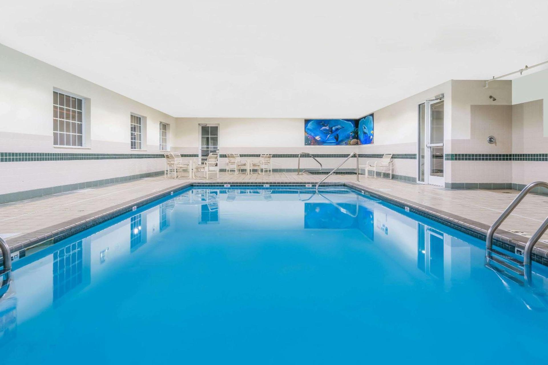 Super 8 by Wyndham Fargo Airport photo 11