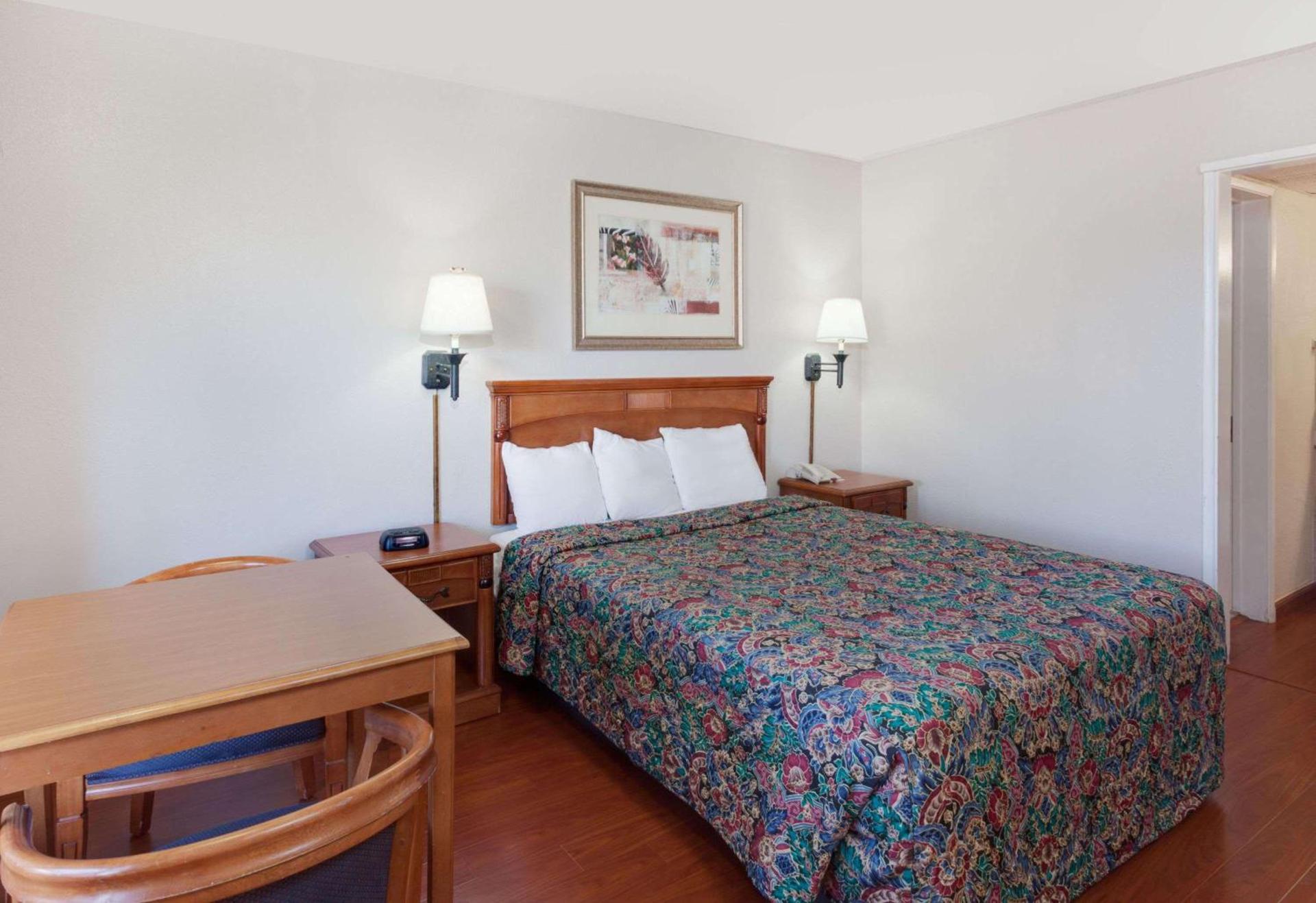 Knights Inn Palmdale photo 5