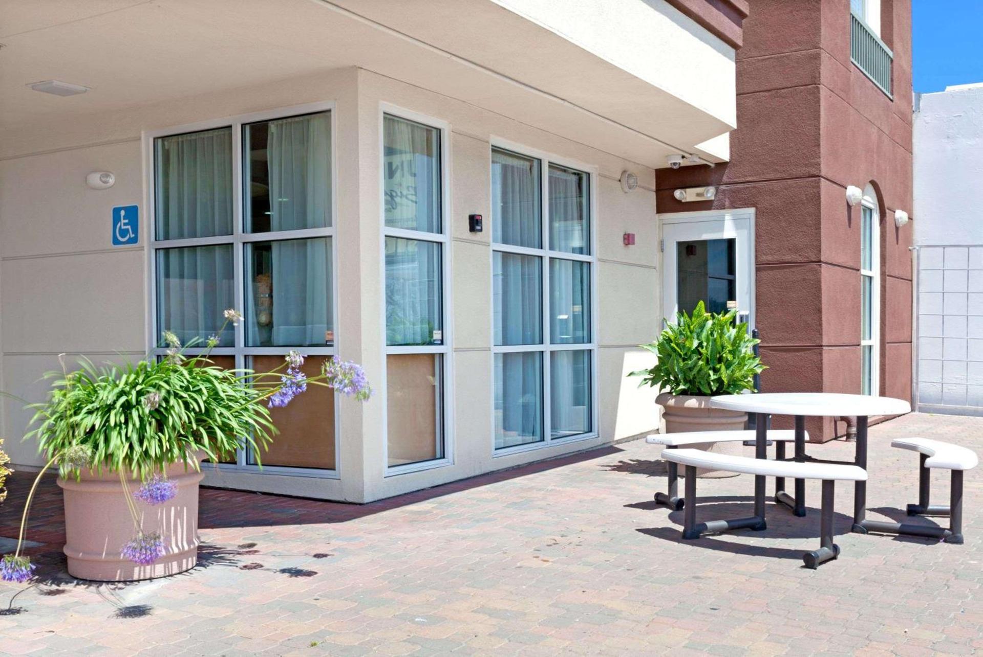 Ramada Limited and Suites San Francisco Airport photo 3