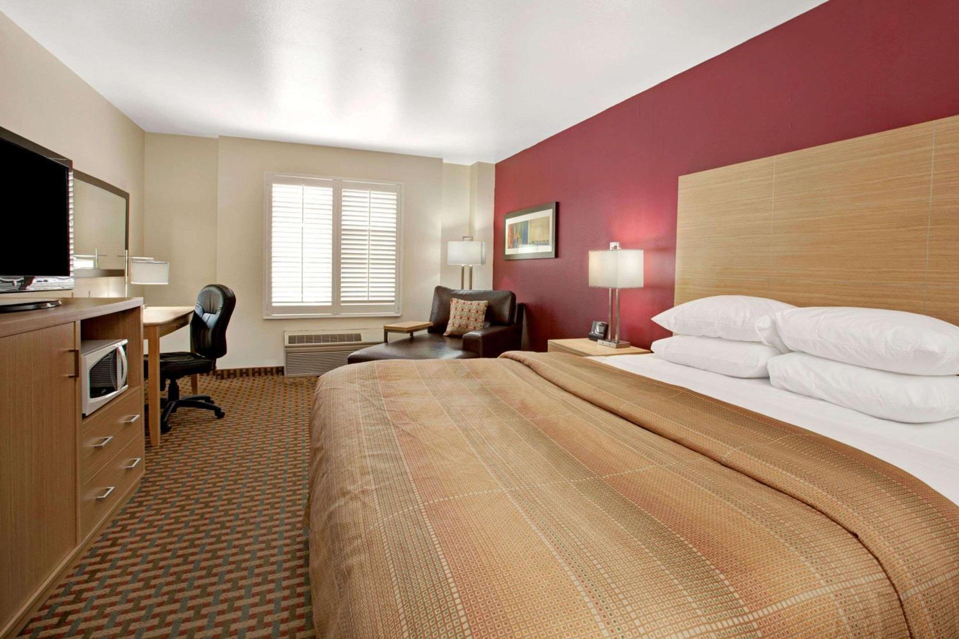 Ramada Limited and Suites San Francisco Airport photo 18